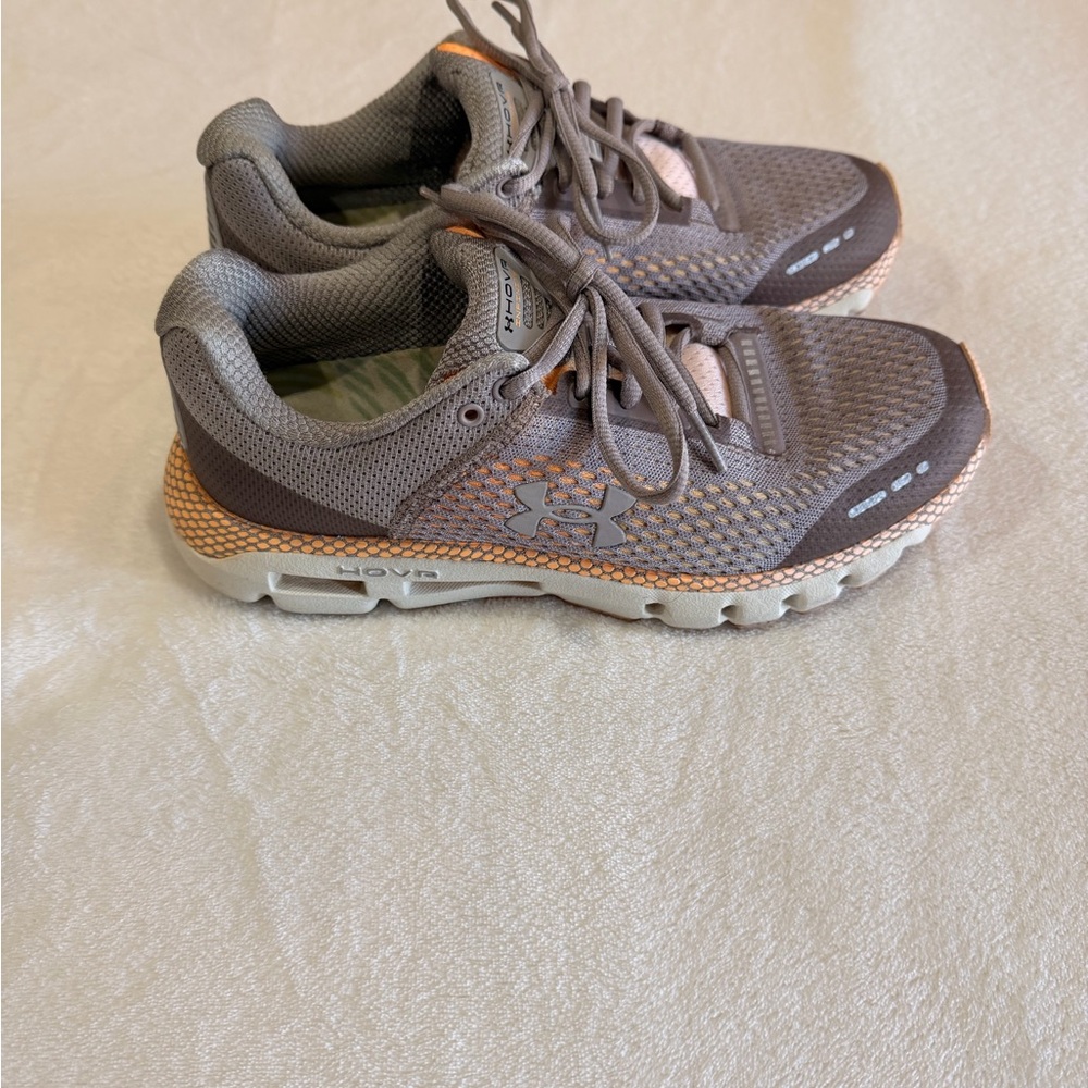Under Armour Gray and Peach Running Shoes Woman’s 7.5 HOVA infinite